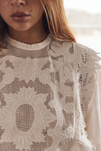 V.de vinster broderie heart blouse