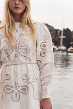 V de Vinster - Care lace dress