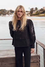 V de Vinster - Care lace blouse
