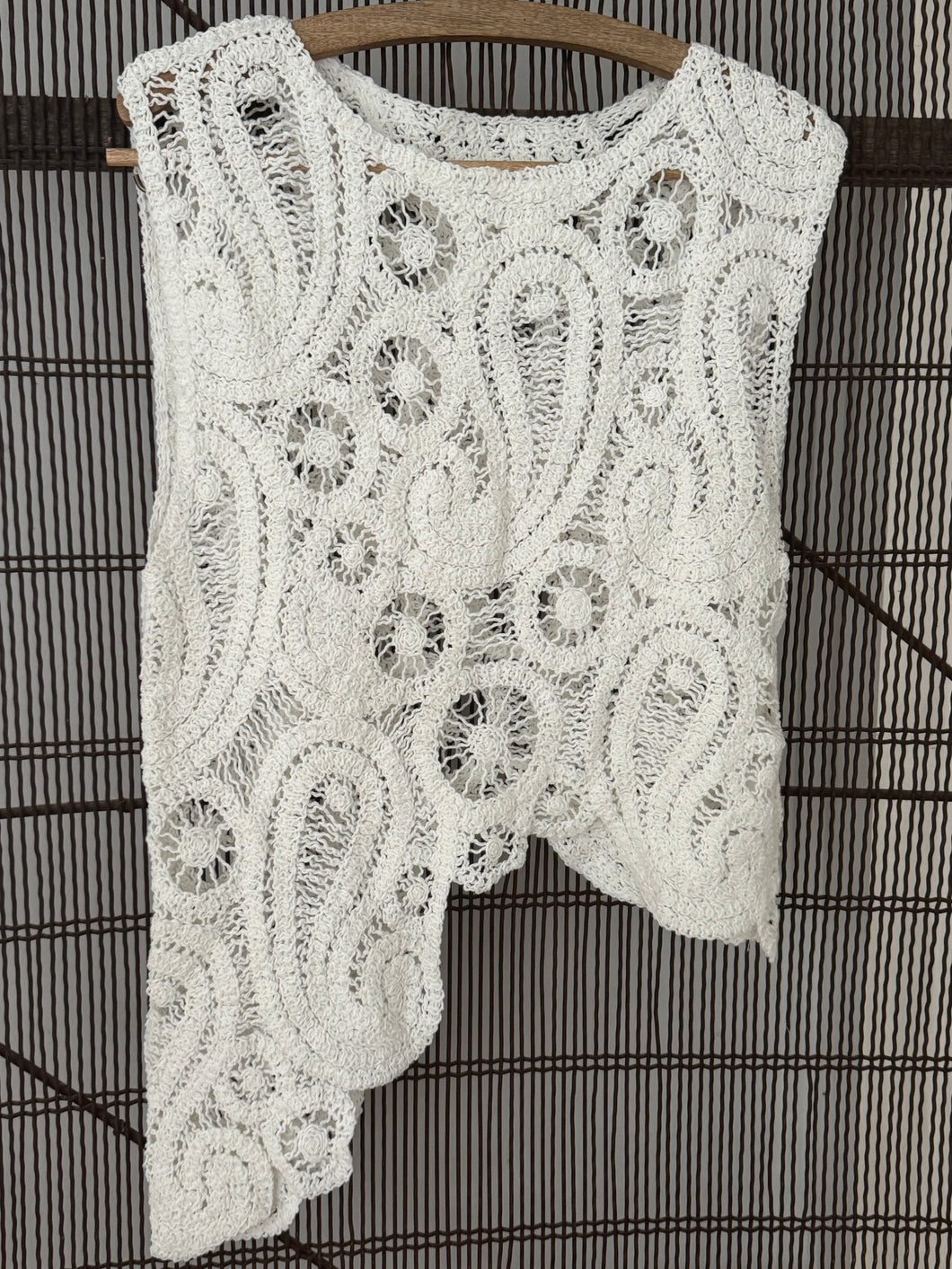 mamapapa - crochet sleeveless white top