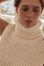 Lauren Vidal - knitted vest off white