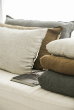 Bed and philosophy - Light grey linen bedding