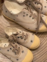 Tocoto lace up sneakers star