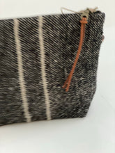 libeco Francis linen pouch with black stripe