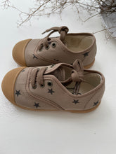 Tocoto lace up sneakers star