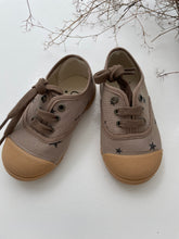 Tocoto lace up sneakers star