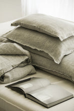 Bed and philosophy - Light grey linen bedding