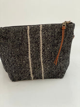 libeco Francis linen pouch with black stripe