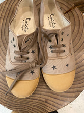 Tocoto lace up sneakers star
