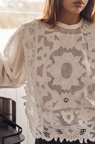 V.de vinster broderie heart blouse