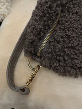 Mamapapa - furry bumbag