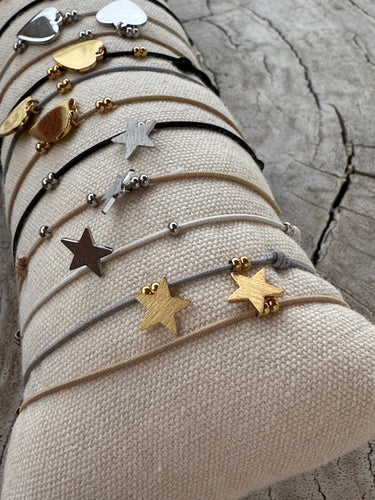 star bracelet on elastic string
