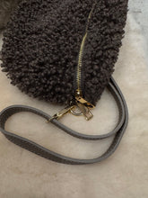 Mamapapa - furry bumbag