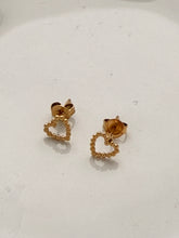 Mini dotted heart studs