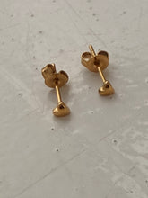 Mini bubble heart studs