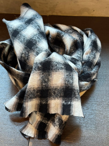 Checker winter scarf