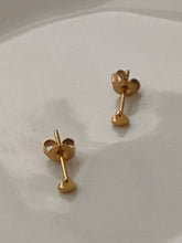 Mini bubble heart studs