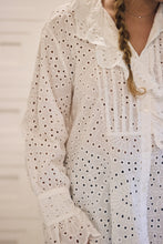 Love me - broderie blouse