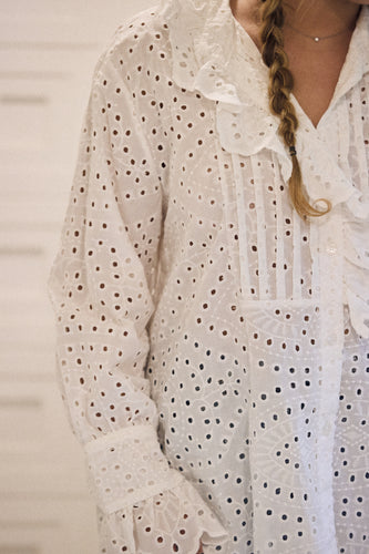 Love me - broderie blouse