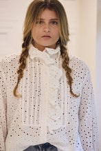 Love me - broderie blouse