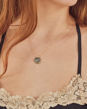 Fine necklace with stone medallion