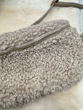 Mamapapa - furry bumbag