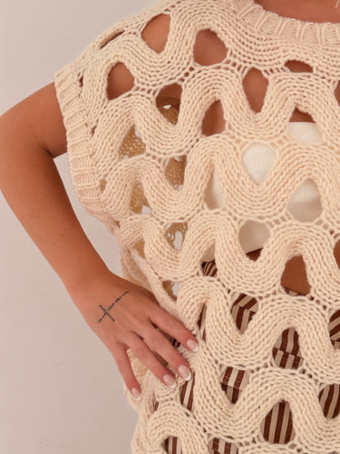 Loose sleeveless knit