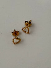 Mini dotted heart studs