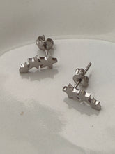 Triple star stud earring