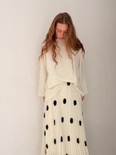 Skirt pleated with contrast polka dots