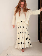 Skirt pleated with contrast polka dots