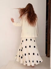 Skirt pleated with contrast polka dots