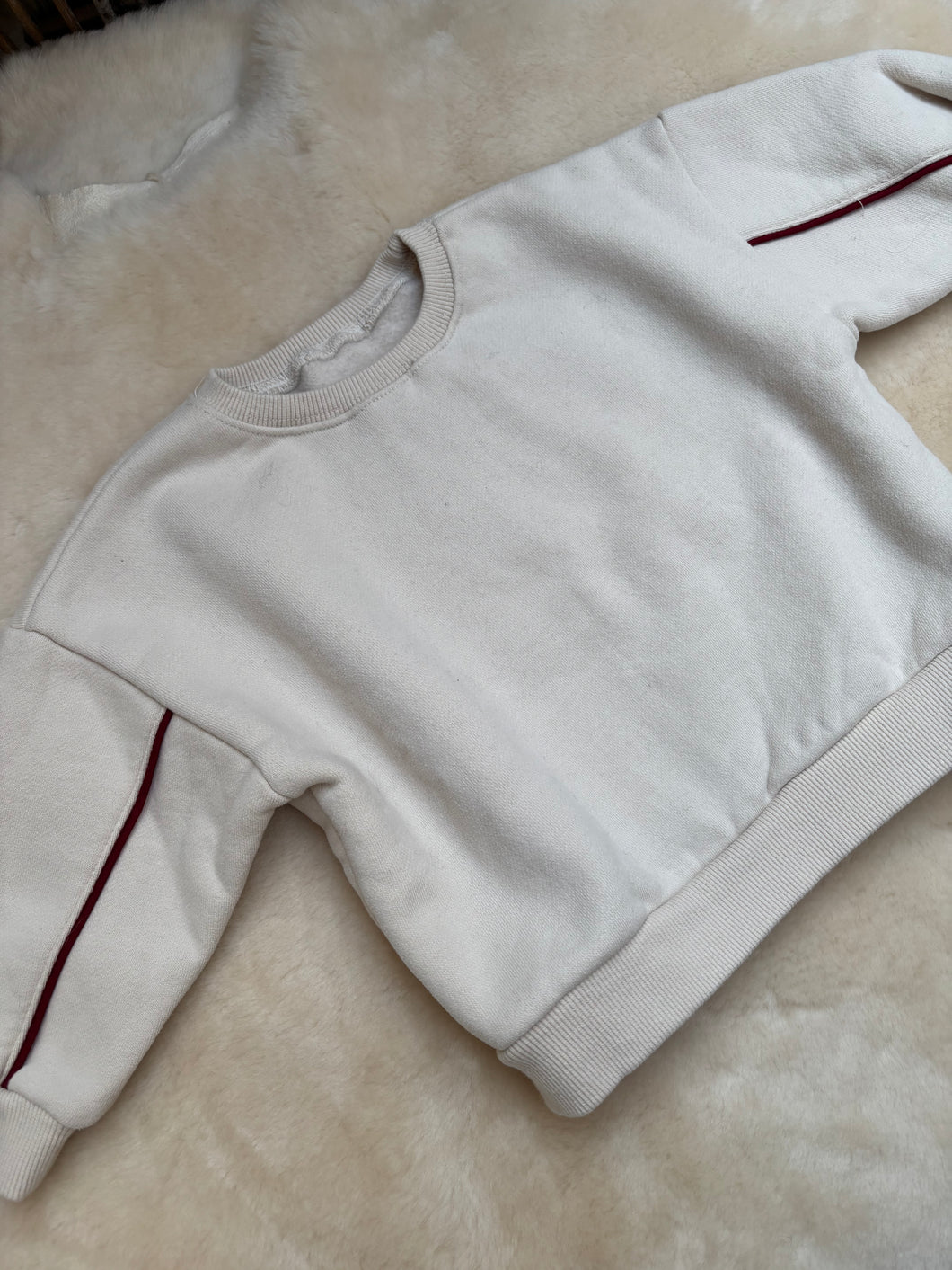 Oversized sweater with red arm detail