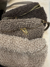 Mamapapa - furry bumbag