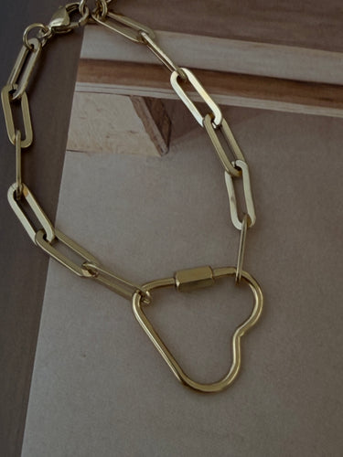 chain bracelet with heart lock
