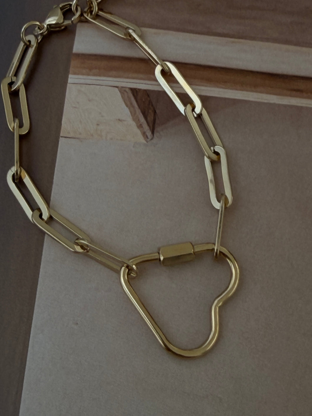 chain bracelet with heart lock