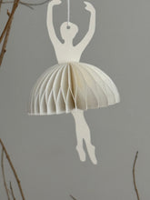 Paper white Ballerina