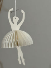 Paper white Ballerina