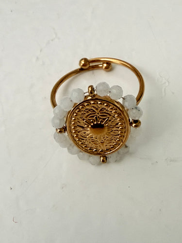 Gold oval stone ring