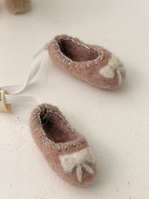 Ballerina pink or off white