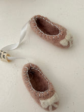 Ballerina pink or off white