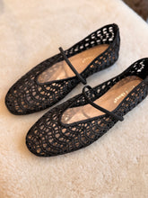 Design black ballet flat