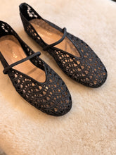 Design black ballet flat