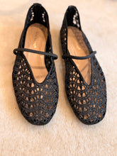 Design black ballet flat