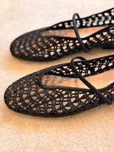 Design black ballet flat