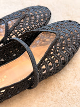 Design black ballet flat