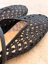 Design black ballet flat