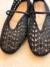 Design black ballet flat