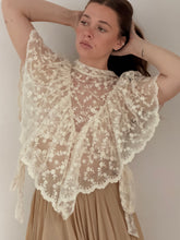 MM lace apron style