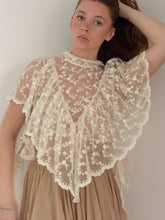 MM lace apron style
